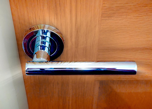 clean door handle